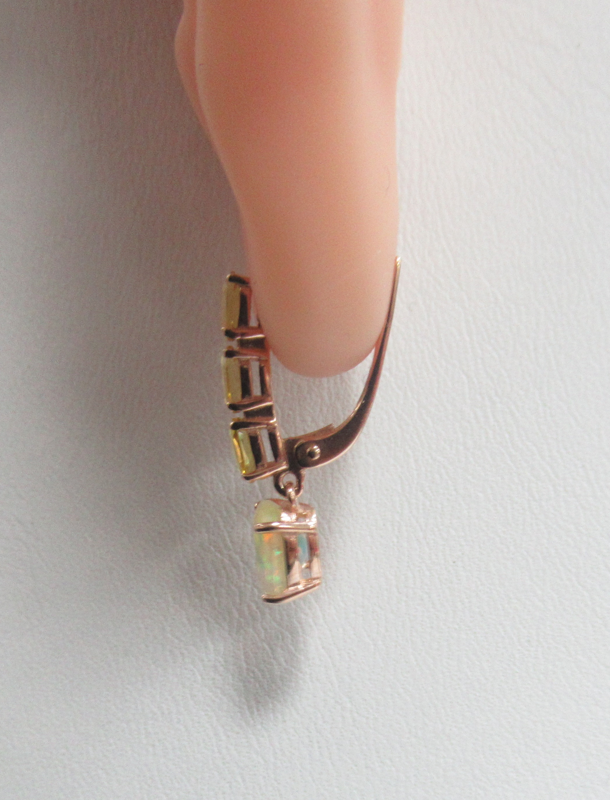 Серебряные серьги с опалами